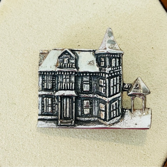 Sterling Silver Victorian Mansion Brooch - Picture 2 of 9